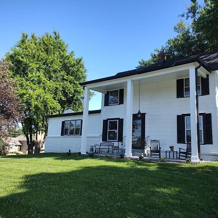 1908 Modern Farmhouse On Large Private Treed Lot Shawnee Extérieur photo