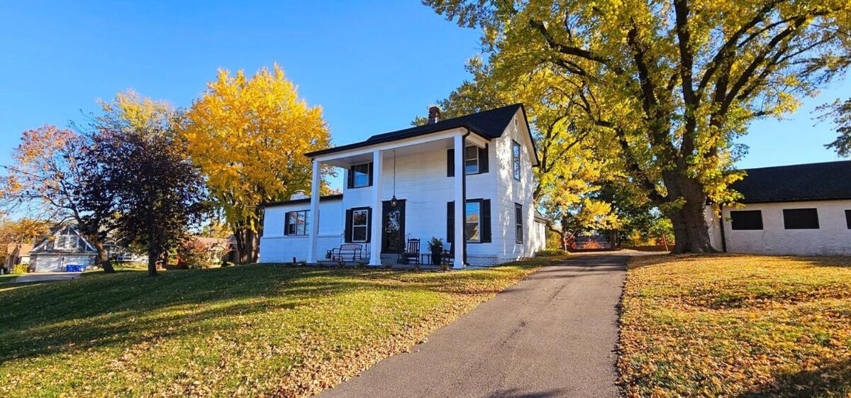 1908 Modern Farmhouse On Large Private Treed Lot Shawnee Extérieur photo
