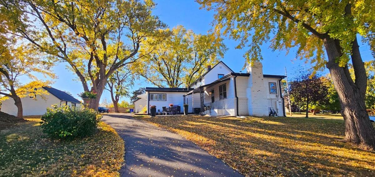 1908 Modern Farmhouse On Large Private Treed Lot Shawnee Extérieur photo